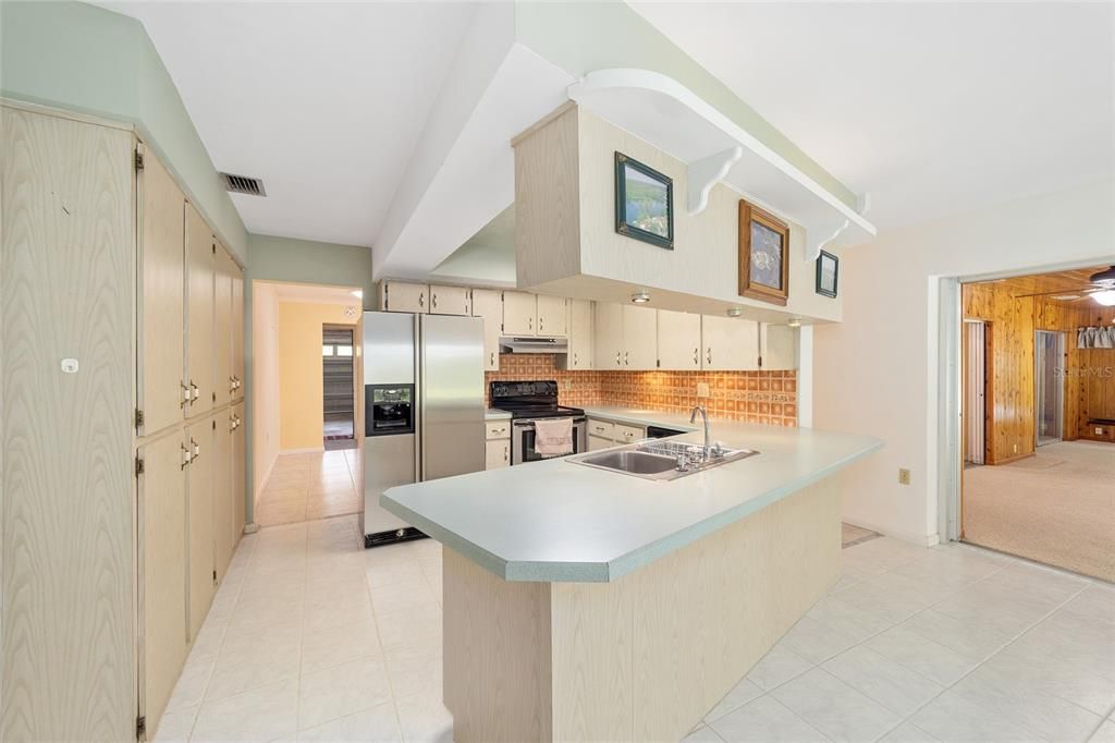 На продажу: $950,000 (4 спален, 2 ванн, 2162 Квадратных фут)