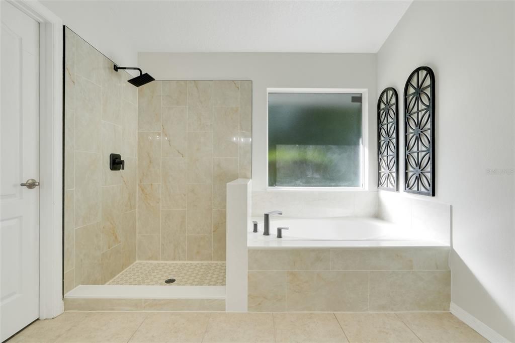 For Sale: $489,900 (3 beds, 2 baths, 2110 Square Feet)