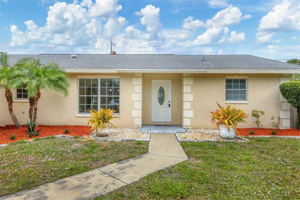 Recently Sold: $390,000 (3 beds, 3 baths, 1648 Square Feet)