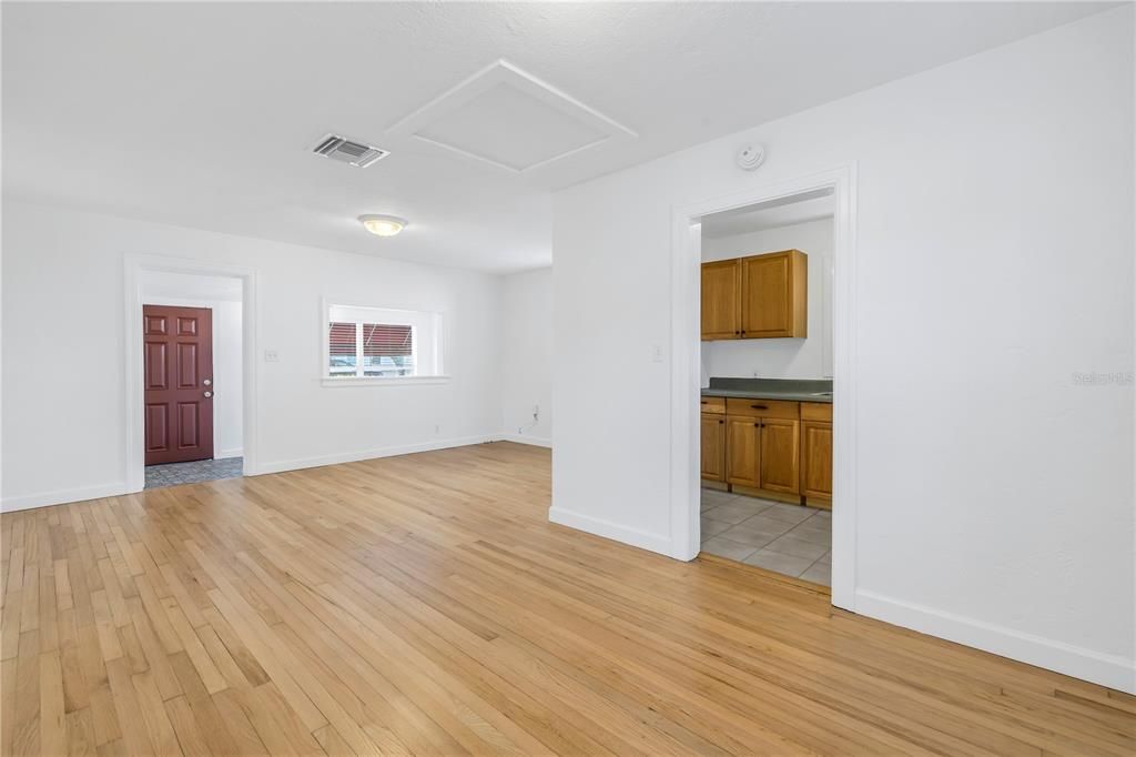 待售: $32,400 (0 贝兹, 0 浴室, 1080 平方英尺)