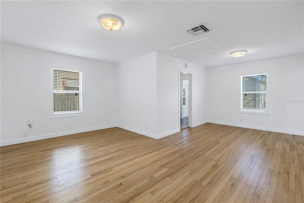 待售: $32,400 (0 贝兹, 0 浴室, 1080 平方英尺)