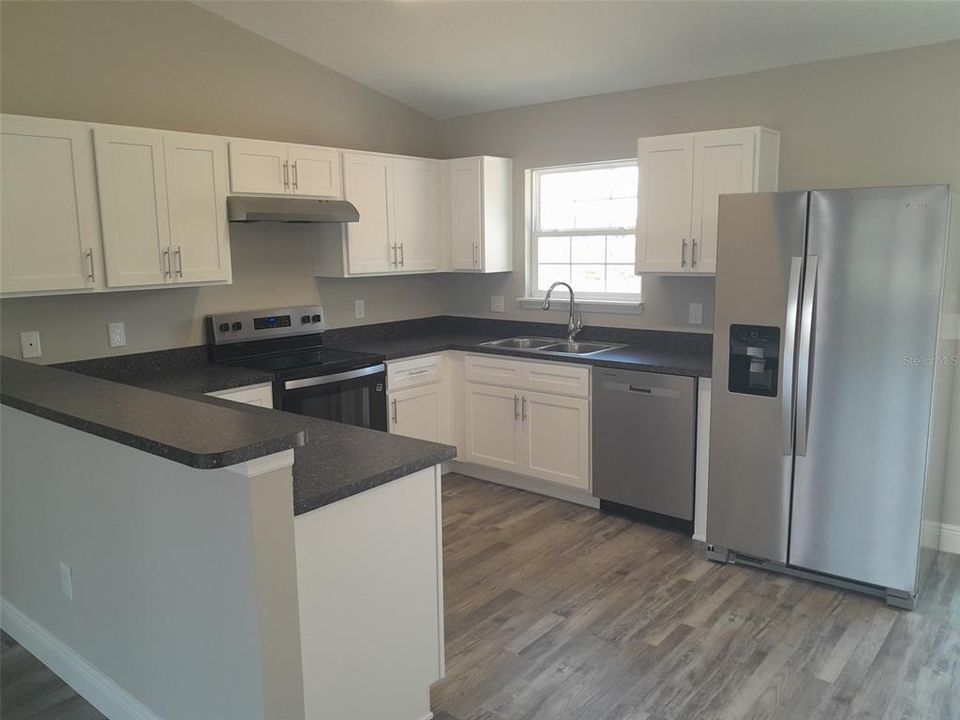Active With Contract: $212,900 (3 beds, 2 baths, 1170 Square Feet)