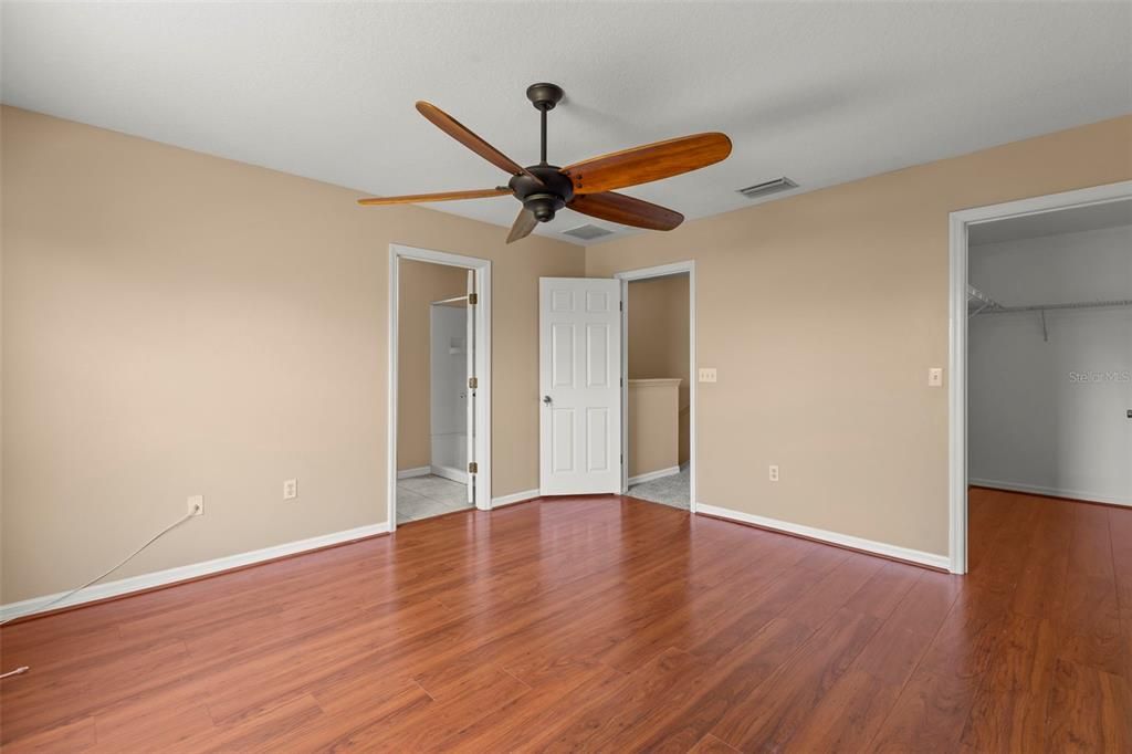 For Sale: $245,000 (3 beds, 2 baths, 1558 Square Feet)