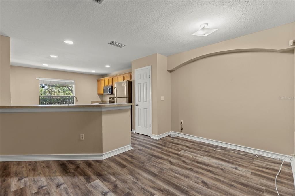 For Sale: $245,000 (3 beds, 2 baths, 1558 Square Feet)