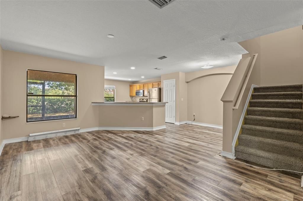 For Sale: $245,000 (3 beds, 2 baths, 1558 Square Feet)