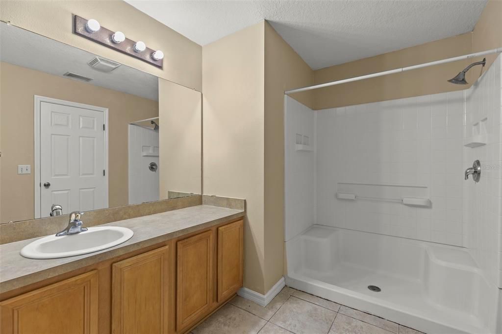 For Sale: $245,000 (3 beds, 2 baths, 1558 Square Feet)