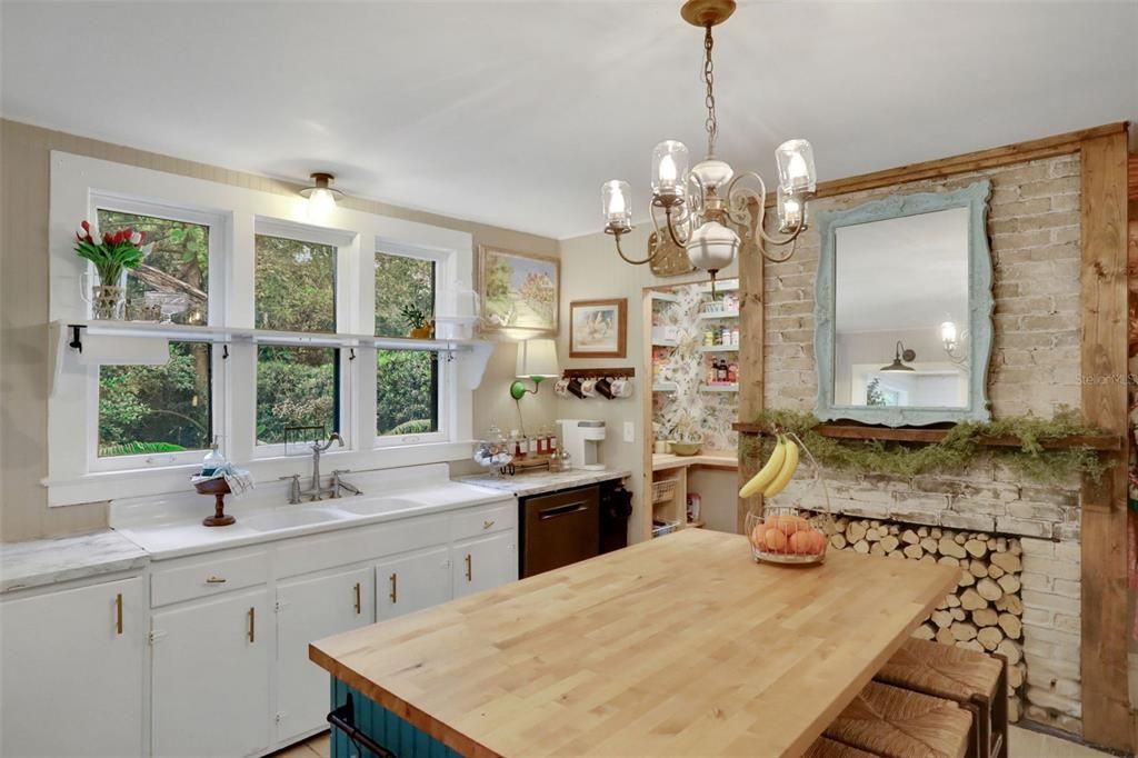 待售: $746,000 (5 贝兹, 2 浴室, 2930 平方英尺)