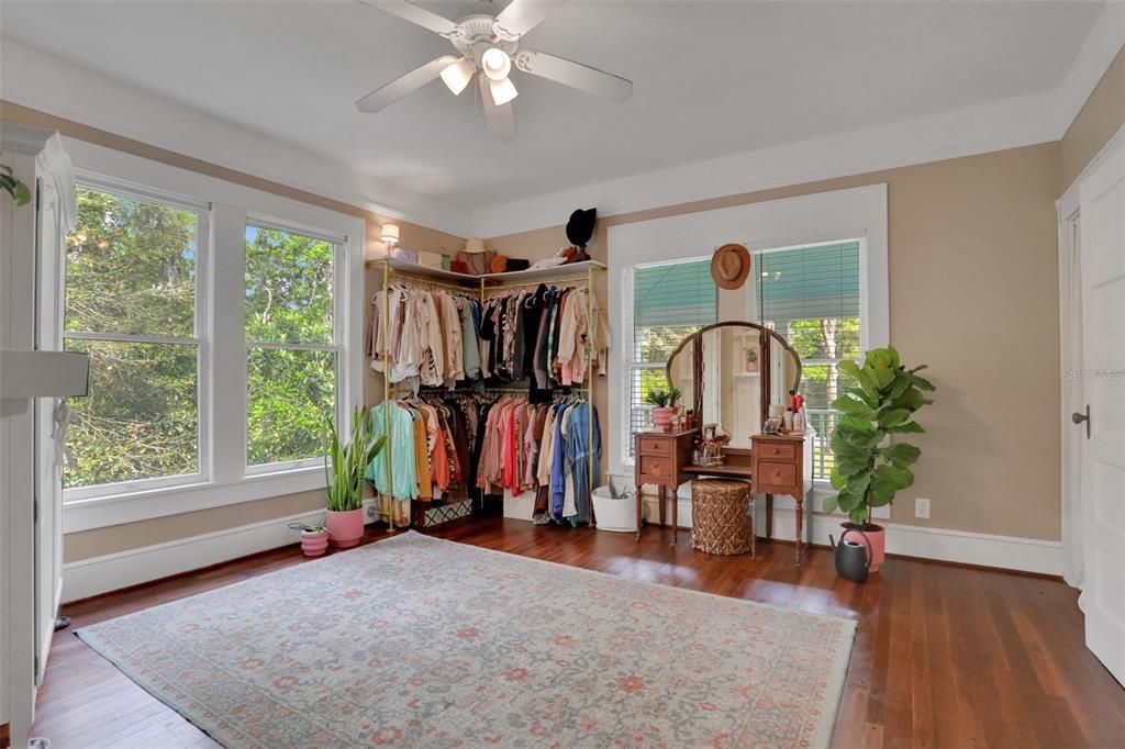 待售: $746,000 (5 贝兹, 2 浴室, 2930 平方英尺)