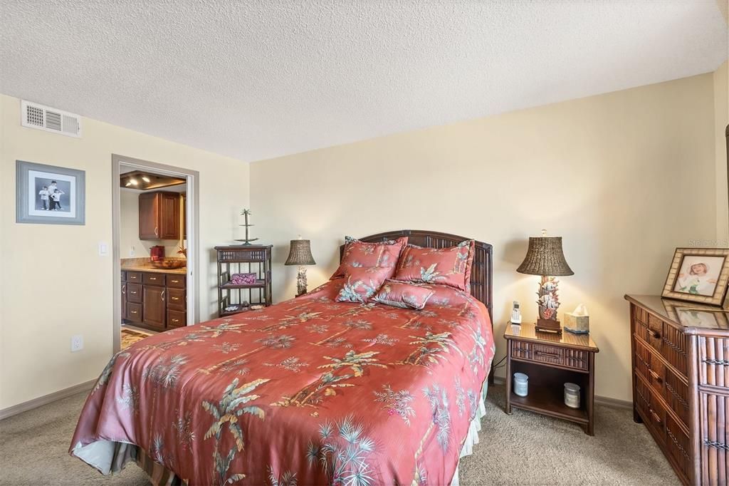 Activo con contrato: $199,000 (2 camas, 2 baños, 1150 Pies cuadrados)