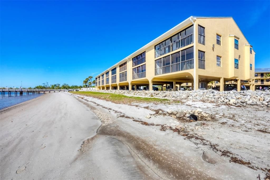 Activo con contrato: $199,000 (2 camas, 2 baños, 1150 Pies cuadrados)