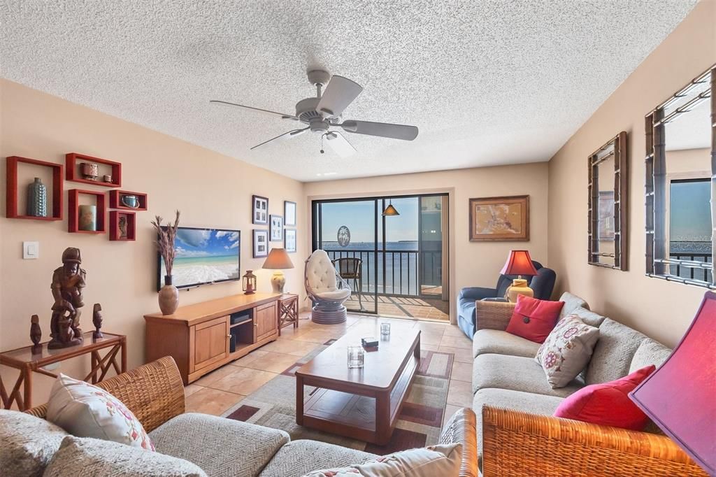 Activo con contrato: $199,000 (2 camas, 2 baños, 1150 Pies cuadrados)