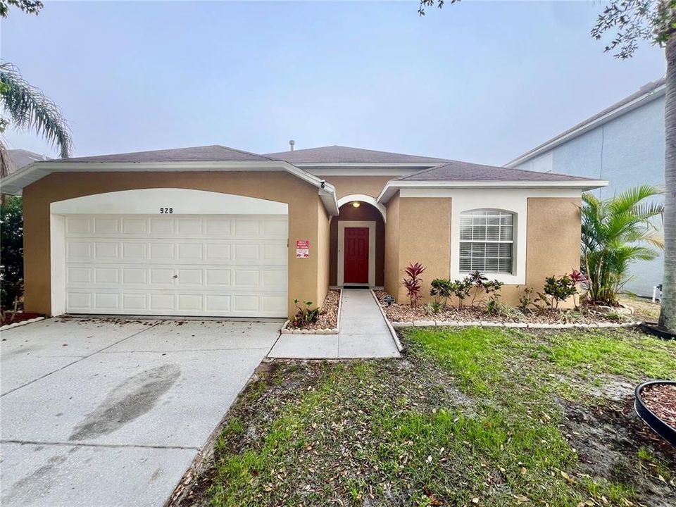 Recently Rented: $2,180 (3 beds, 2 baths, 1374 Square Feet)