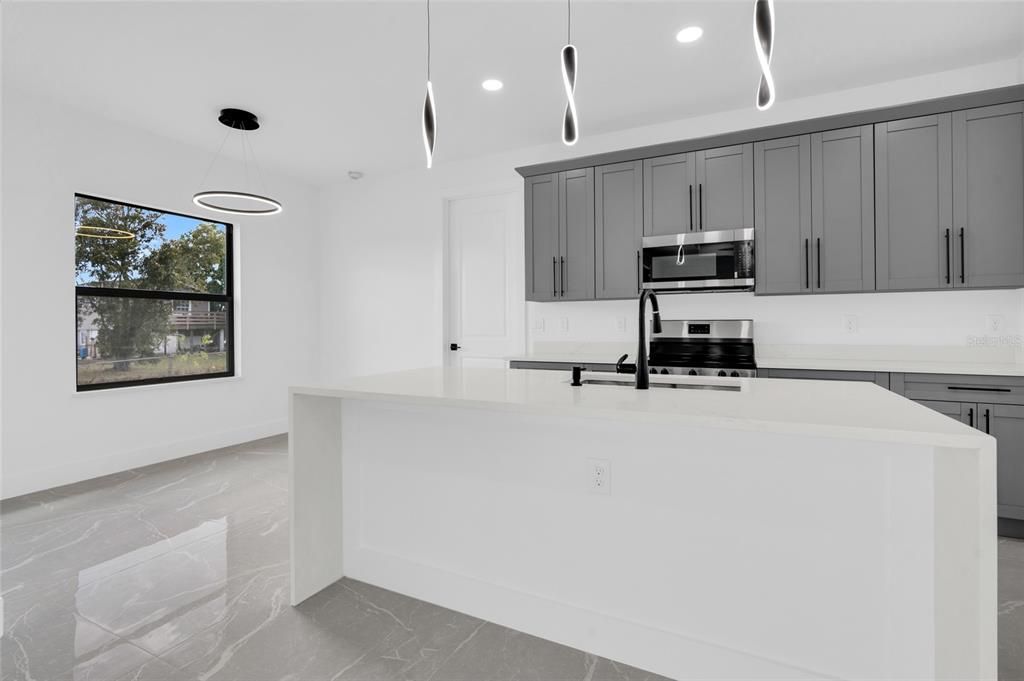 待售: $374,900 (4 贝兹, 3 浴室, 1774 平方英尺)