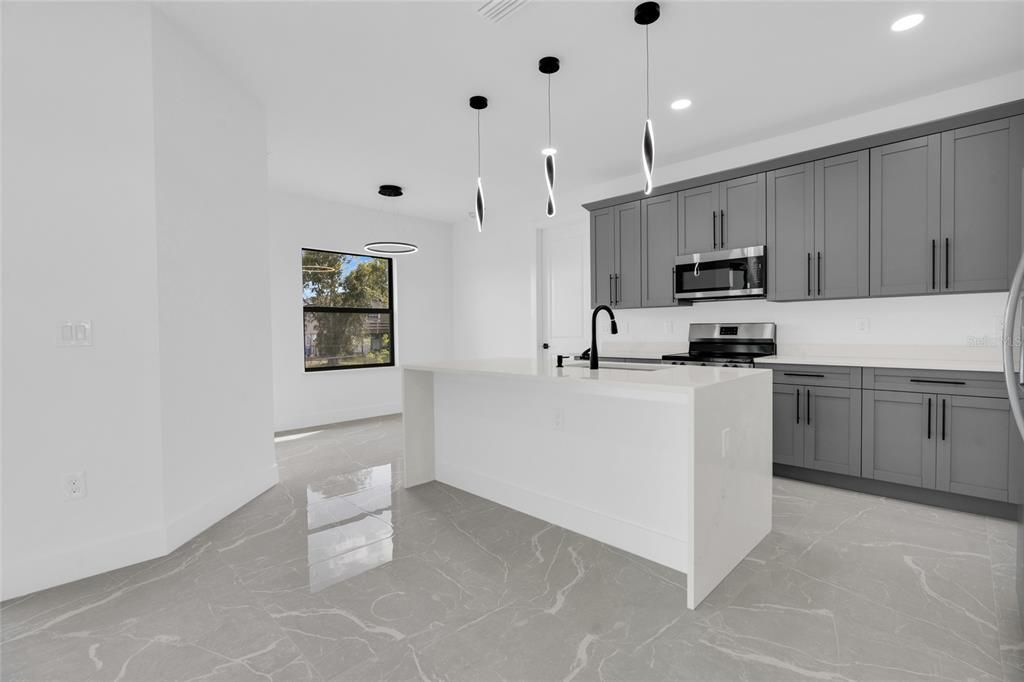 待售: $374,900 (4 贝兹, 3 浴室, 1774 平方英尺)