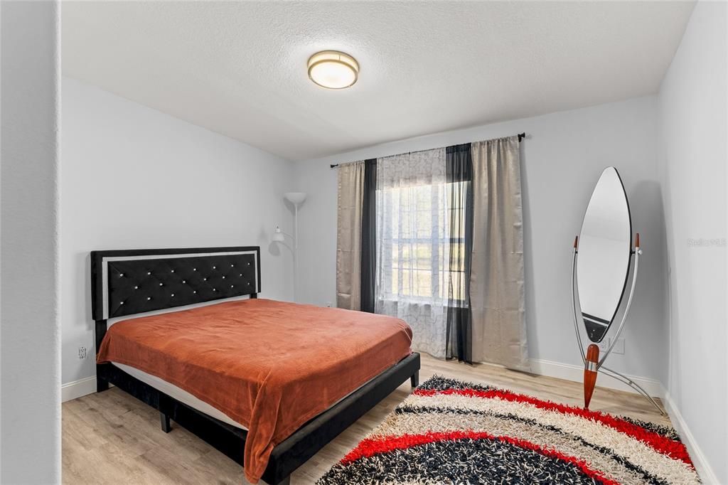 En Venta: $369,900 (4 camas, 3 baños, 2381 Pies cuadrados)