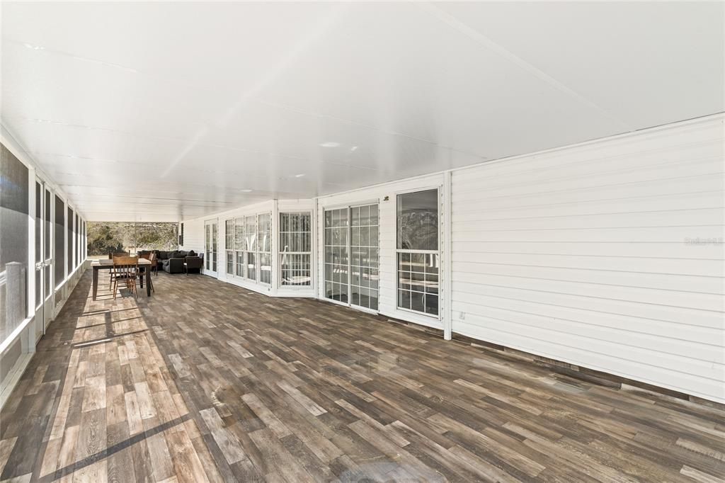 En Venta: $369,900 (4 camas, 3 baños, 2381 Pies cuadrados)