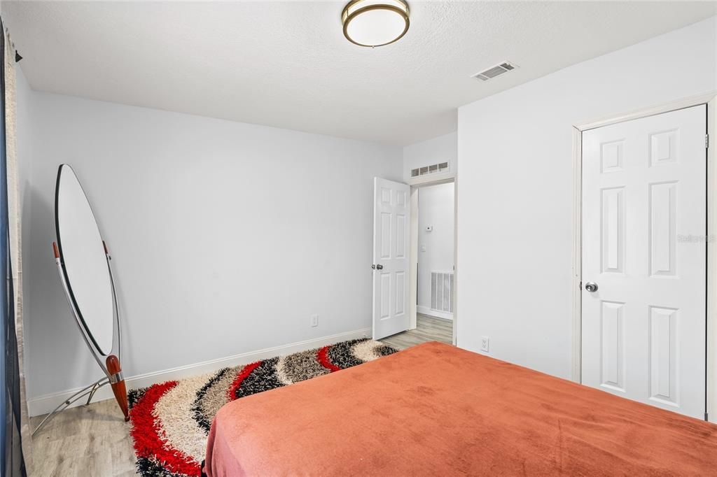 En Venta: $369,900 (4 camas, 3 baños, 2381 Pies cuadrados)