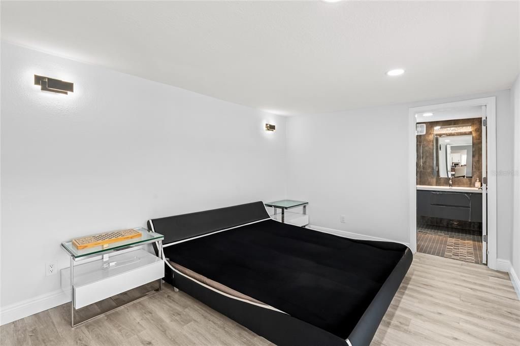 En Venta: $369,900 (4 camas, 3 baños, 2381 Pies cuadrados)