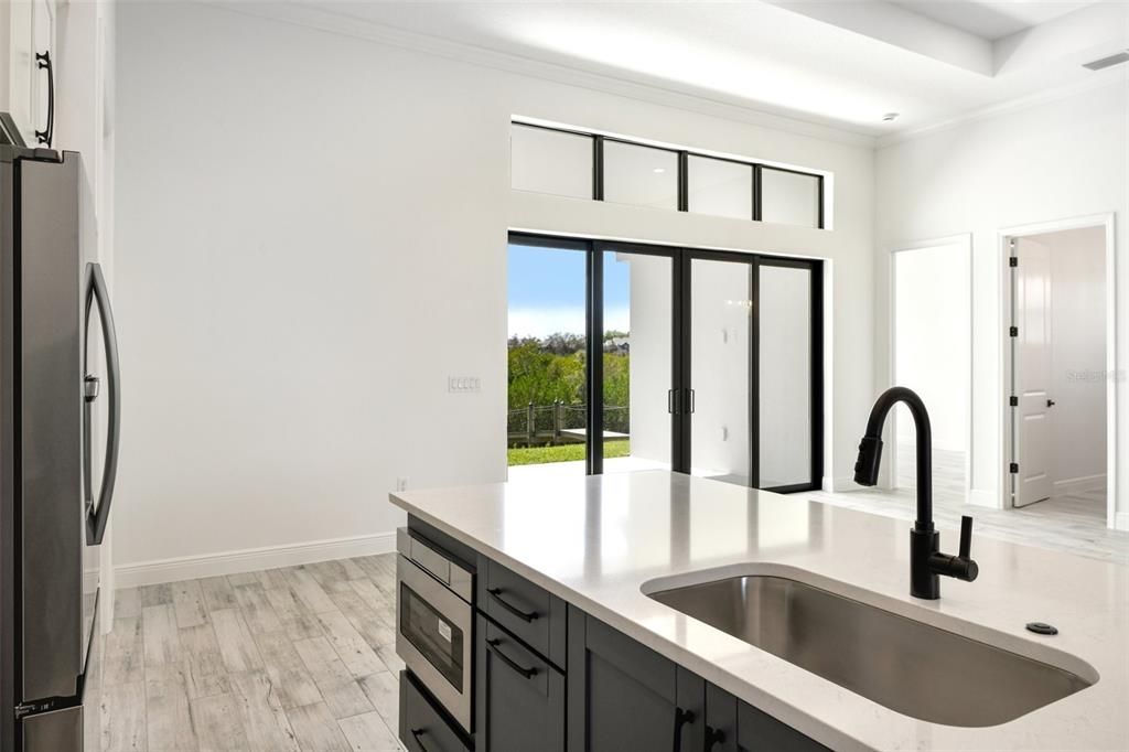 En Venta: $879,000 (4 camas, 3 baños, 2357 Pies cuadrados)