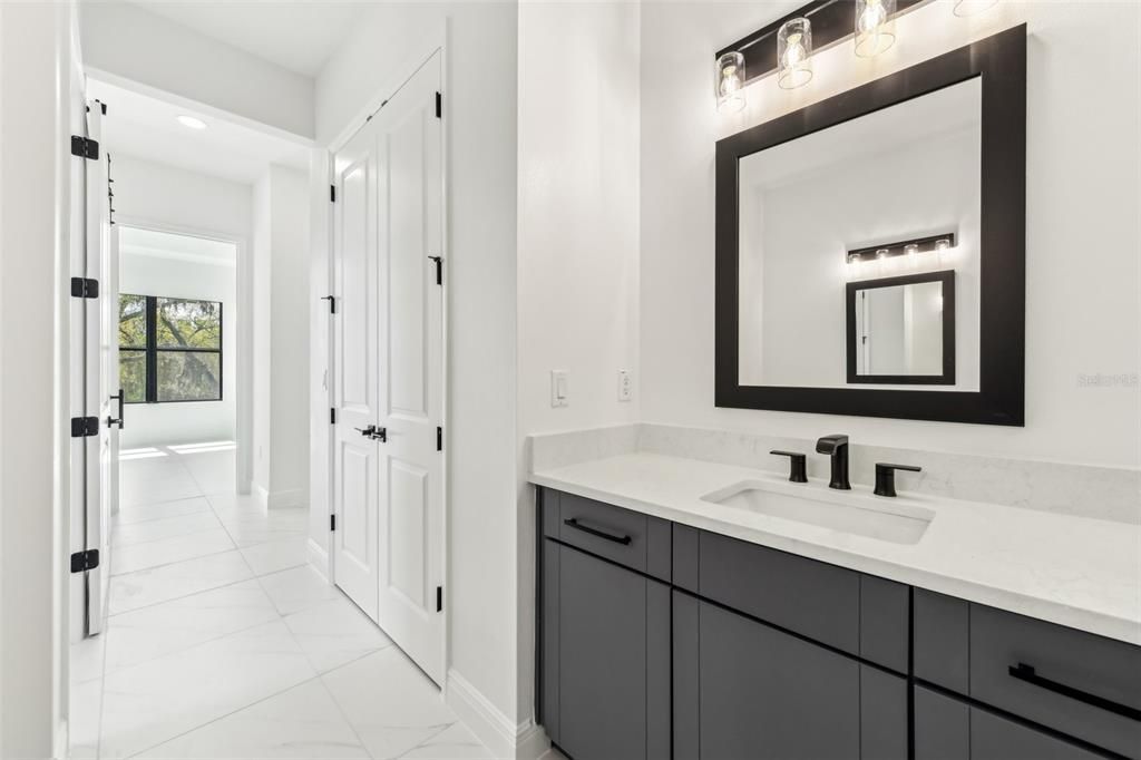 En Venta: $879,000 (4 camas, 3 baños, 2357 Pies cuadrados)