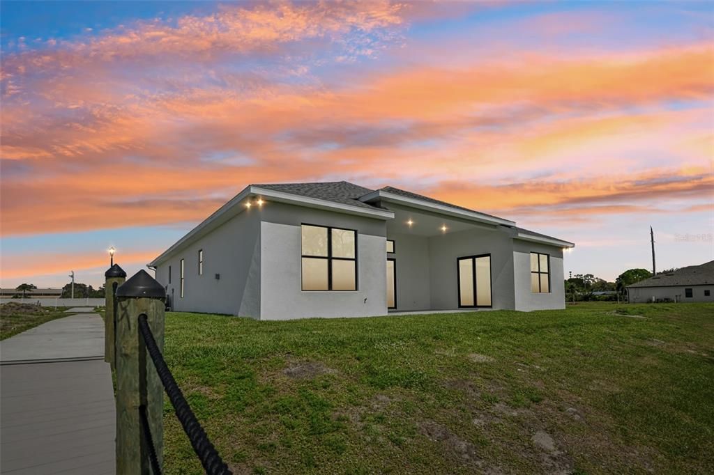 En Venta: $879,000 (4 camas, 3 baños, 2357 Pies cuadrados)