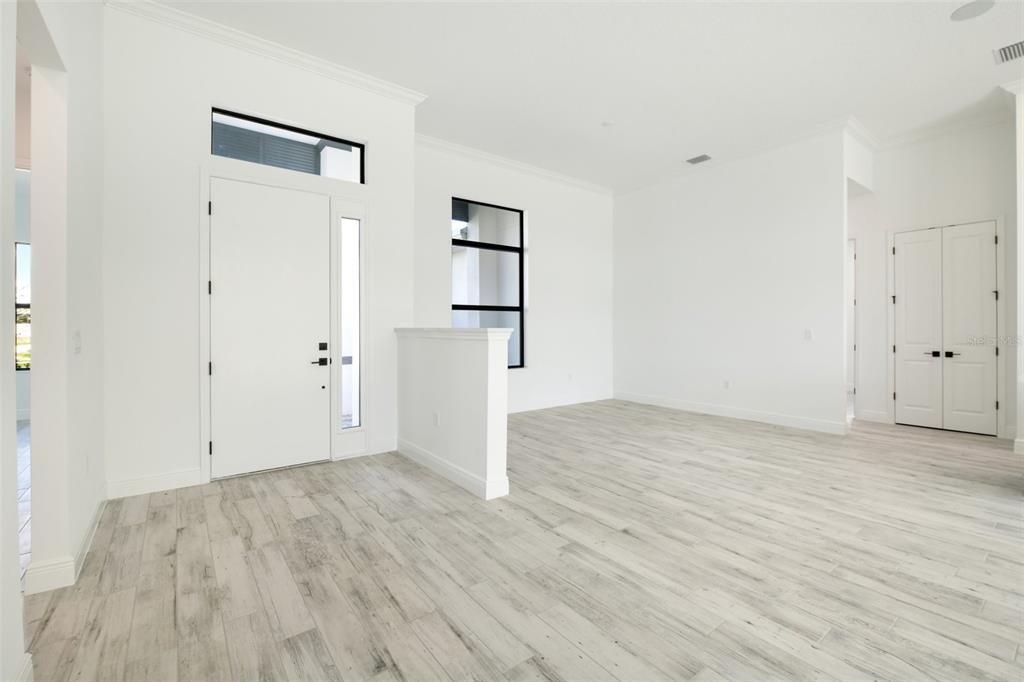 En Venta: $879,000 (4 camas, 3 baños, 2357 Pies cuadrados)