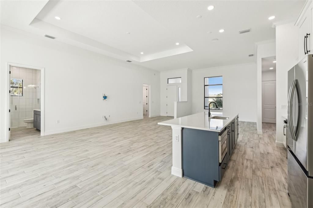 En Venta: $879,000 (4 camas, 3 baños, 2357 Pies cuadrados)