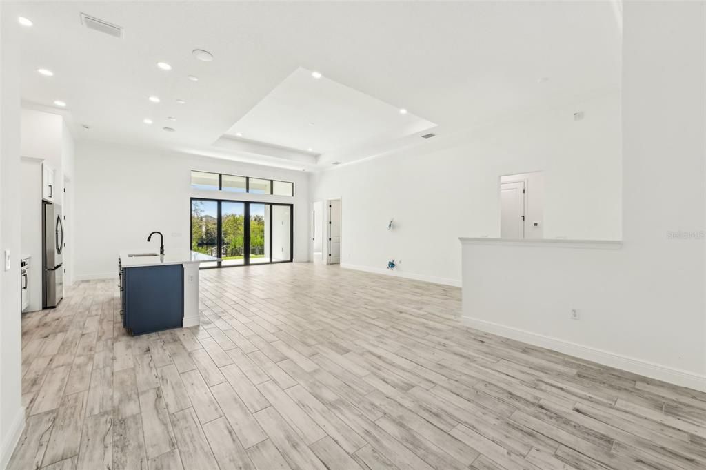 En Venta: $879,000 (4 camas, 3 baños, 2357 Pies cuadrados)