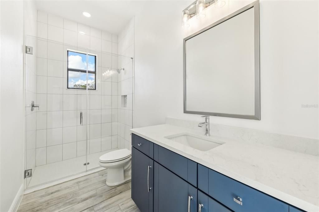 En Venta: $879,000 (4 camas, 3 baños, 2357 Pies cuadrados)