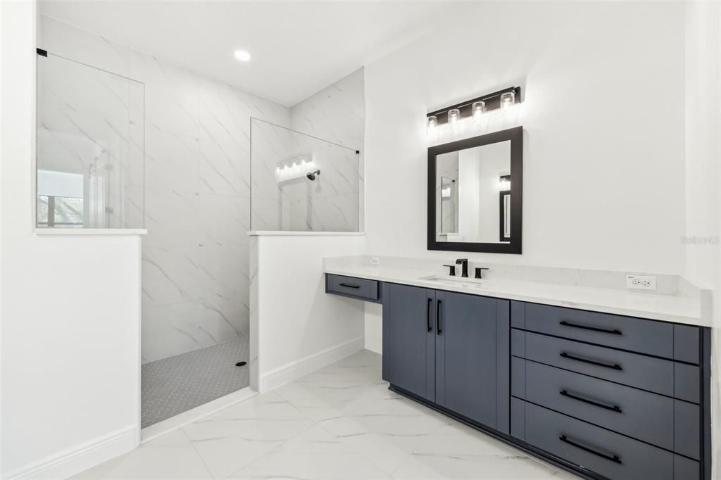 En Venta: $879,000 (4 camas, 3 baños, 2357 Pies cuadrados)