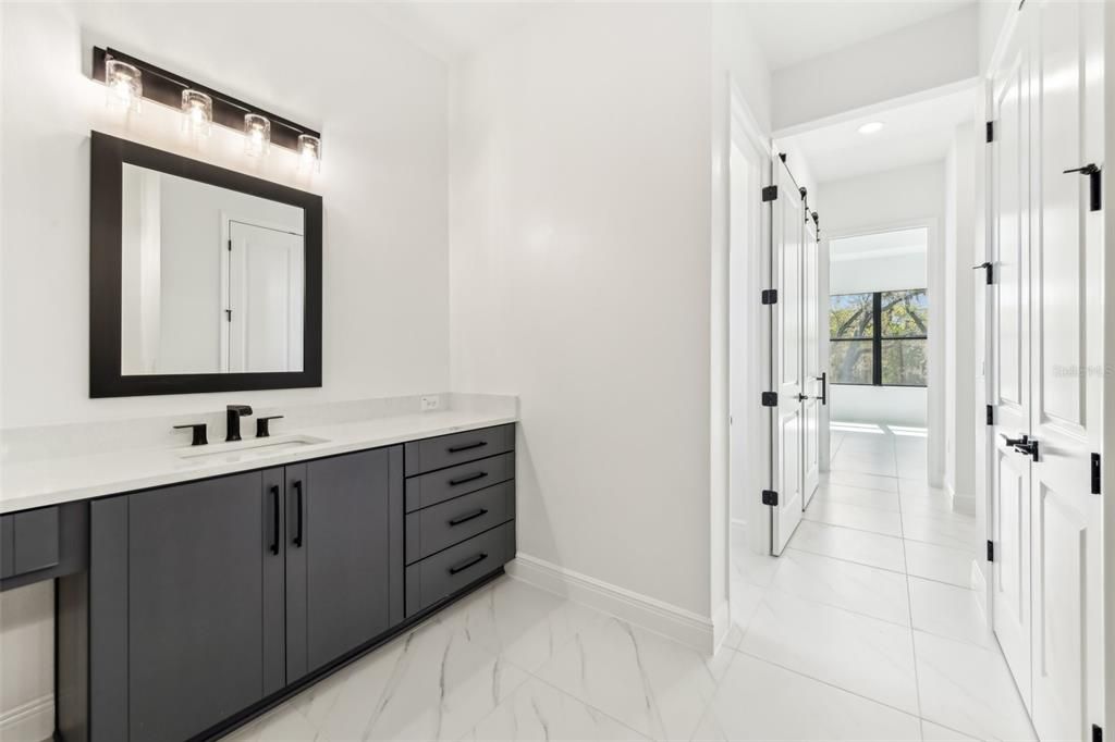 En Venta: $879,000 (4 camas, 3 baños, 2357 Pies cuadrados)