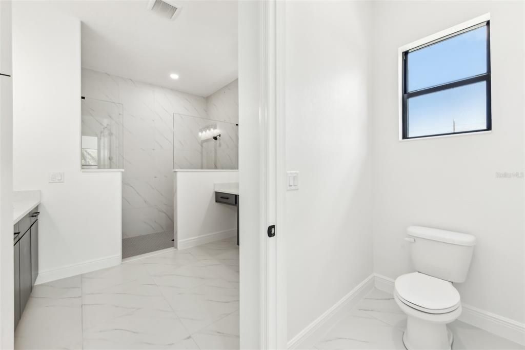 En Venta: $879,000 (4 camas, 3 baños, 2357 Pies cuadrados)