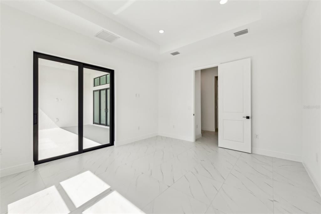 En Venta: $879,000 (4 camas, 3 baños, 2357 Pies cuadrados)