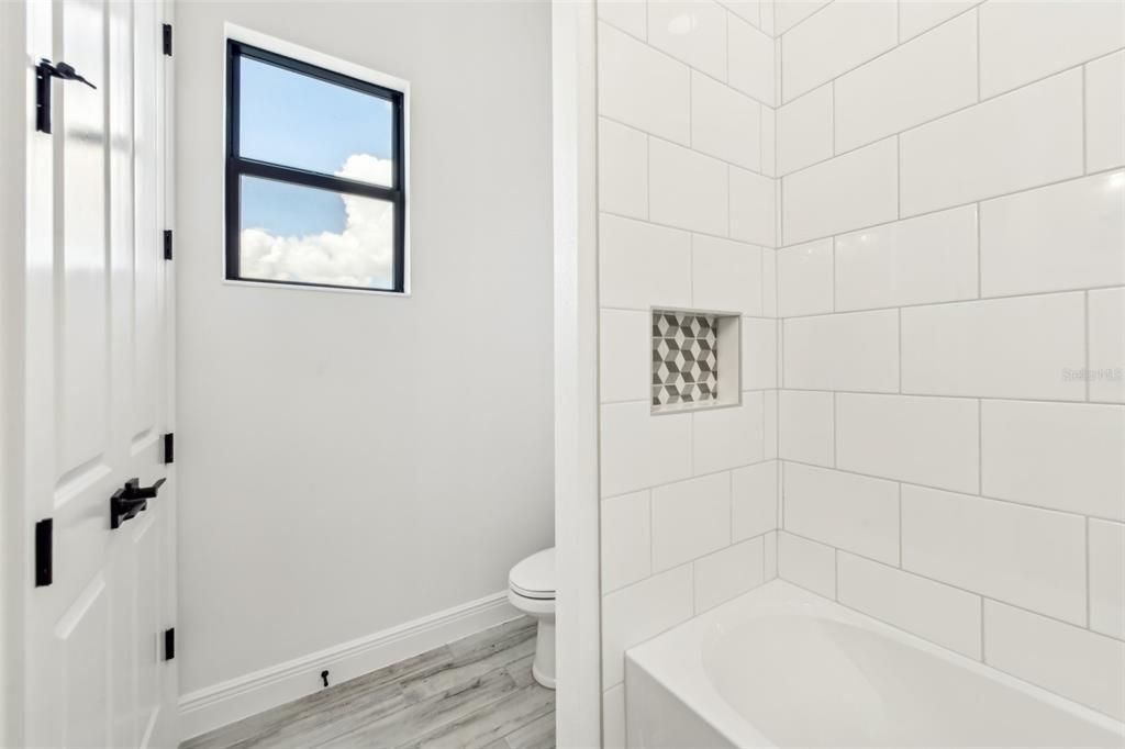 En Venta: $879,000 (4 camas, 3 baños, 2357 Pies cuadrados)