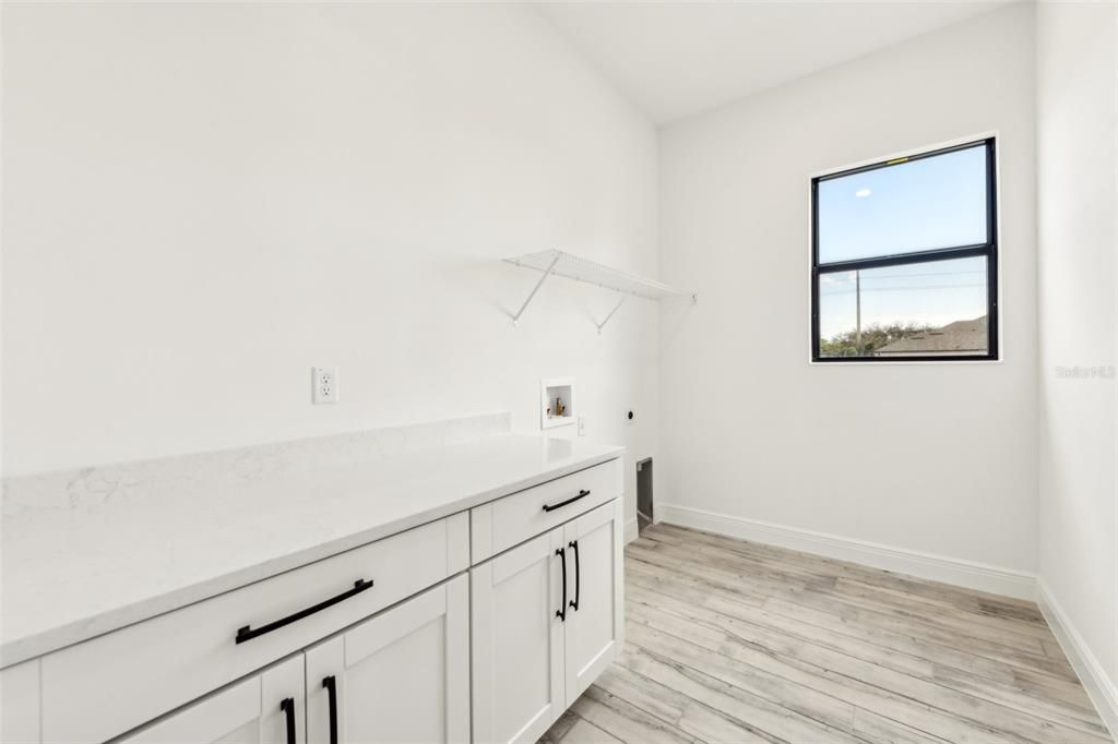 En Venta: $879,000 (4 camas, 3 baños, 2357 Pies cuadrados)