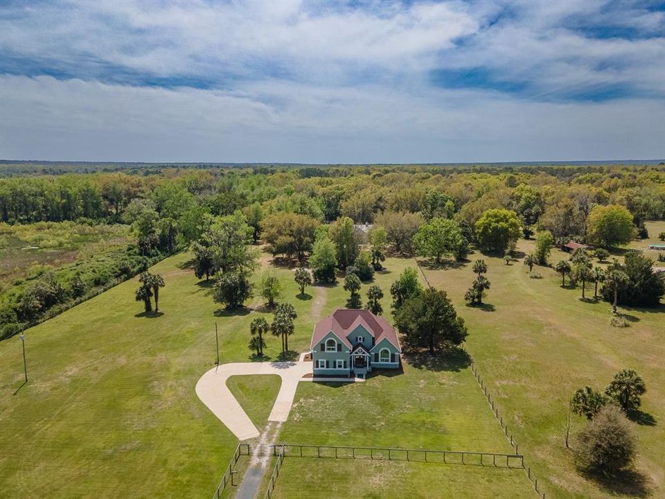 最近售出: $1,100,000 (3 贝兹, 3 浴室, 3110 平方英尺)