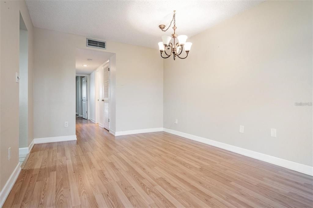 出租: $1,700 (2 贝兹, 2 浴室, 835 平方英尺)