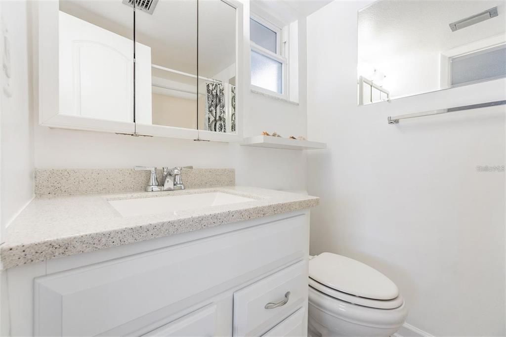 出租: $1,700 (2 贝兹, 2 浴室, 835 平方英尺)