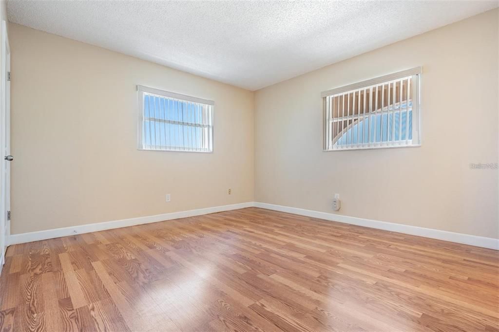 出租: $1,700 (2 贝兹, 2 浴室, 835 平方英尺)