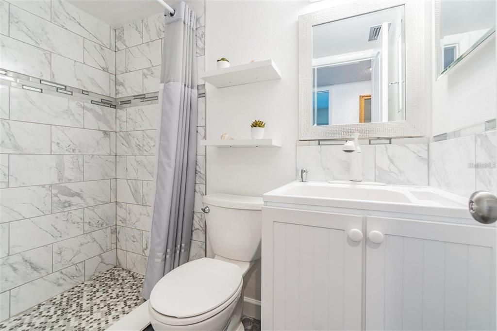 出租: $1,700 (2 贝兹, 2 浴室, 835 平方英尺)