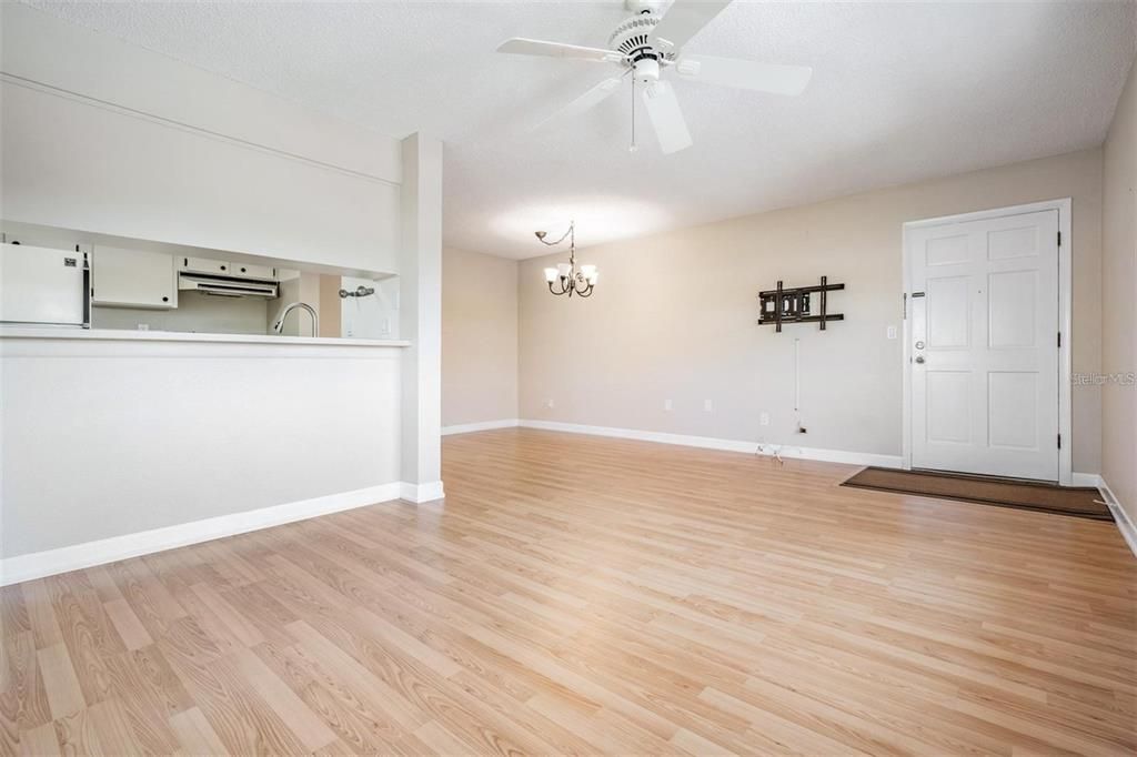 出租: $1,700 (2 贝兹, 2 浴室, 835 平方英尺)