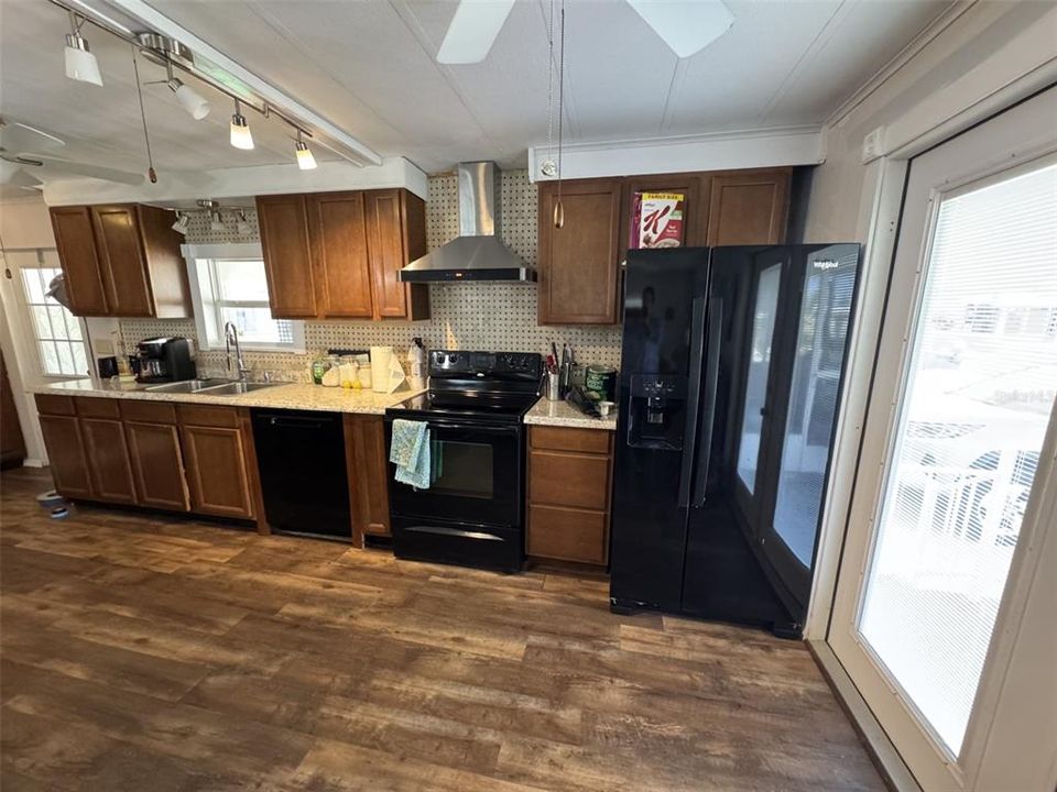 For Sale: $130,000 (2 beds, 2 baths, 1032 Square Feet)