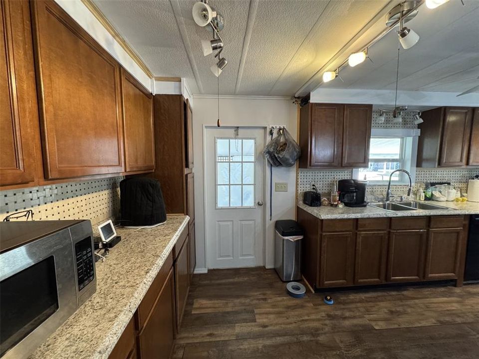 For Sale: $130,000 (2 beds, 2 baths, 1032 Square Feet)