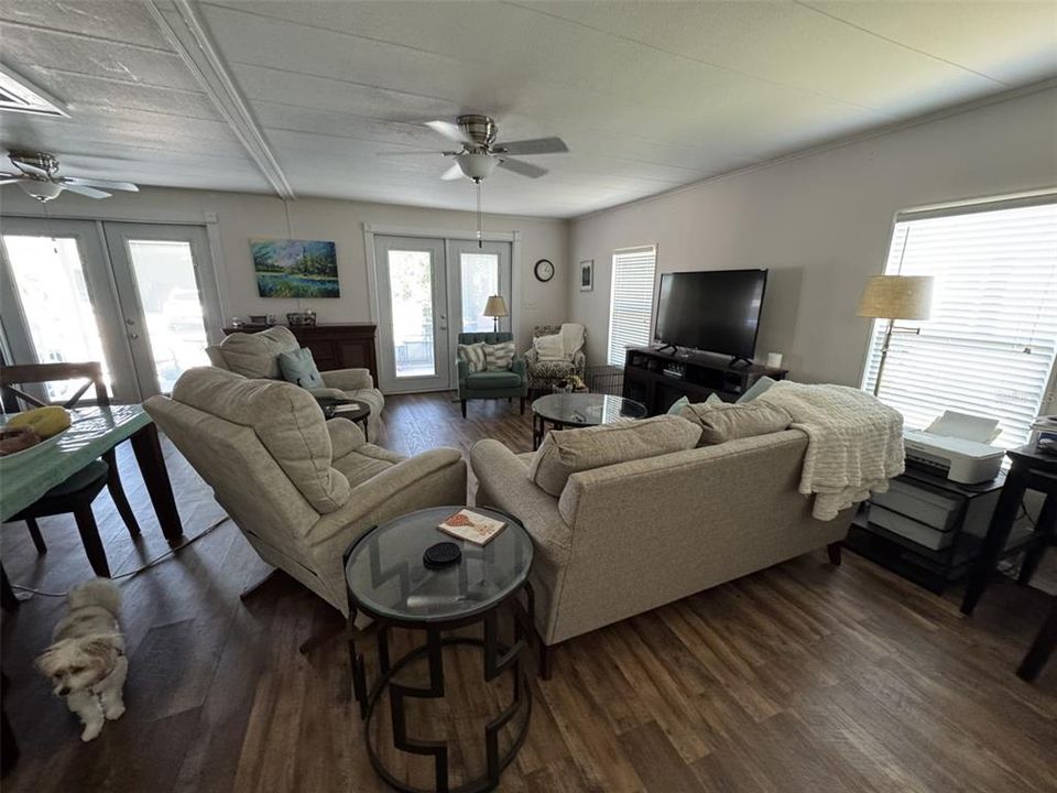 For Sale: $130,000 (2 beds, 2 baths, 1032 Square Feet)