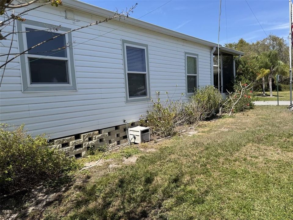 For Sale: $130,000 (2 beds, 2 baths, 1032 Square Feet)