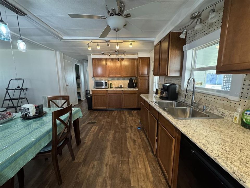 For Sale: $130,000 (2 beds, 2 baths, 1032 Square Feet)