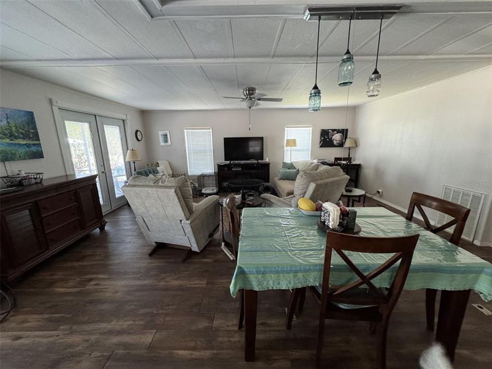 For Sale: $130,000 (2 beds, 2 baths, 1032 Square Feet)