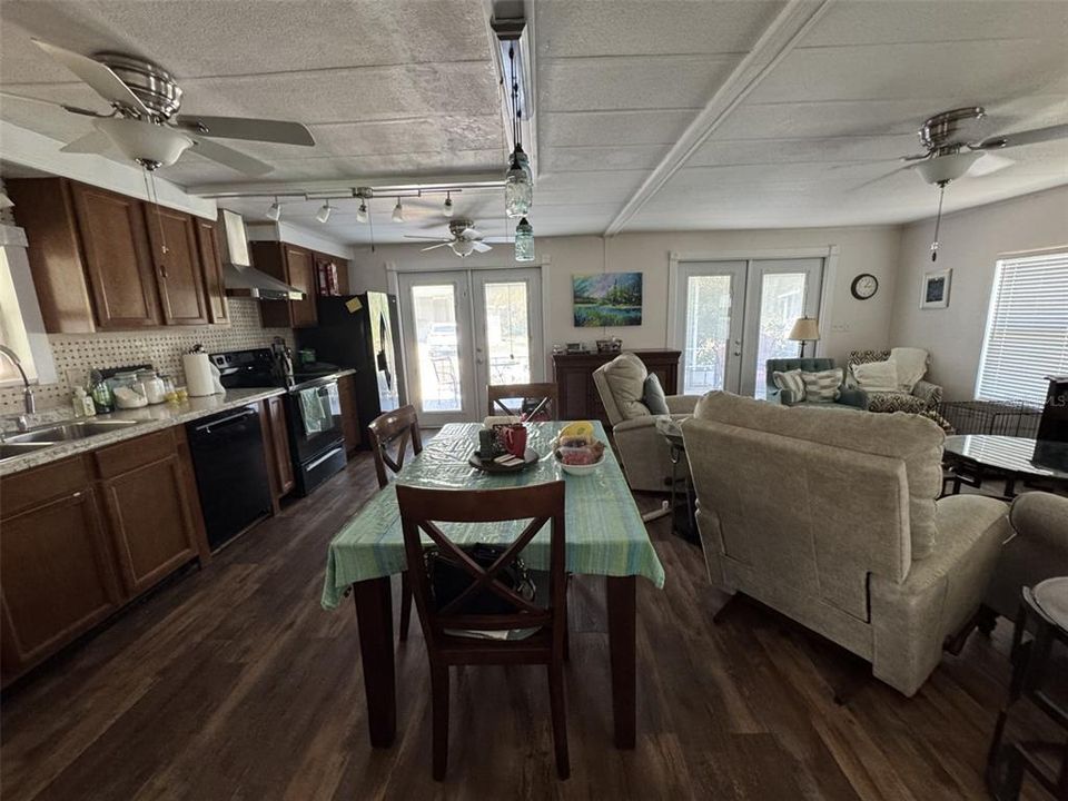 For Sale: $130,000 (2 beds, 2 baths, 1032 Square Feet)