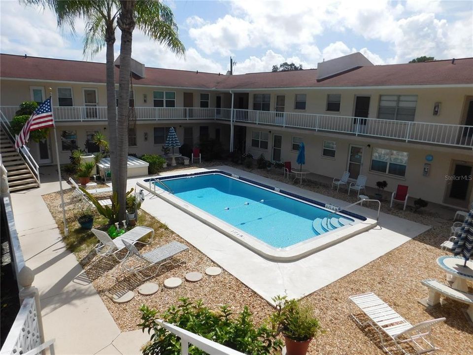 В аренду: $4,000 (2 спален, 1 ванн, 716 Квадратных фут)