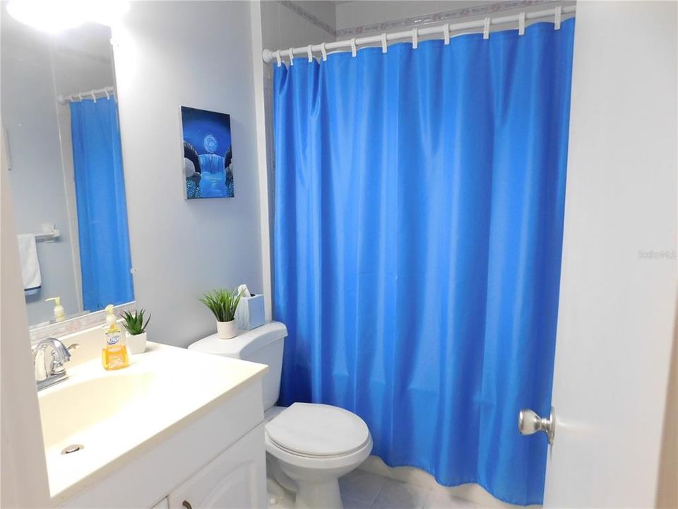 В аренду: $4,000 (2 спален, 1 ванн, 716 Квадратных фут)